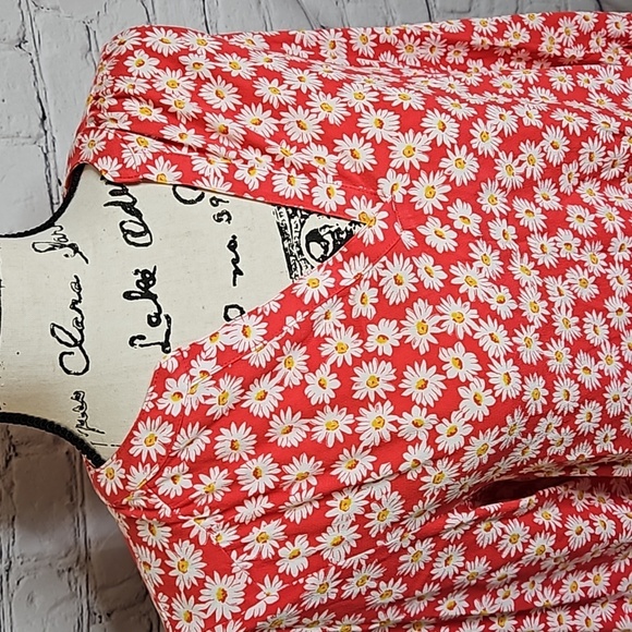 St. John's Bay Petites 3/4 Sleeve Blouse Red Daisy Print Size PS NWT - Picture 5 of 9